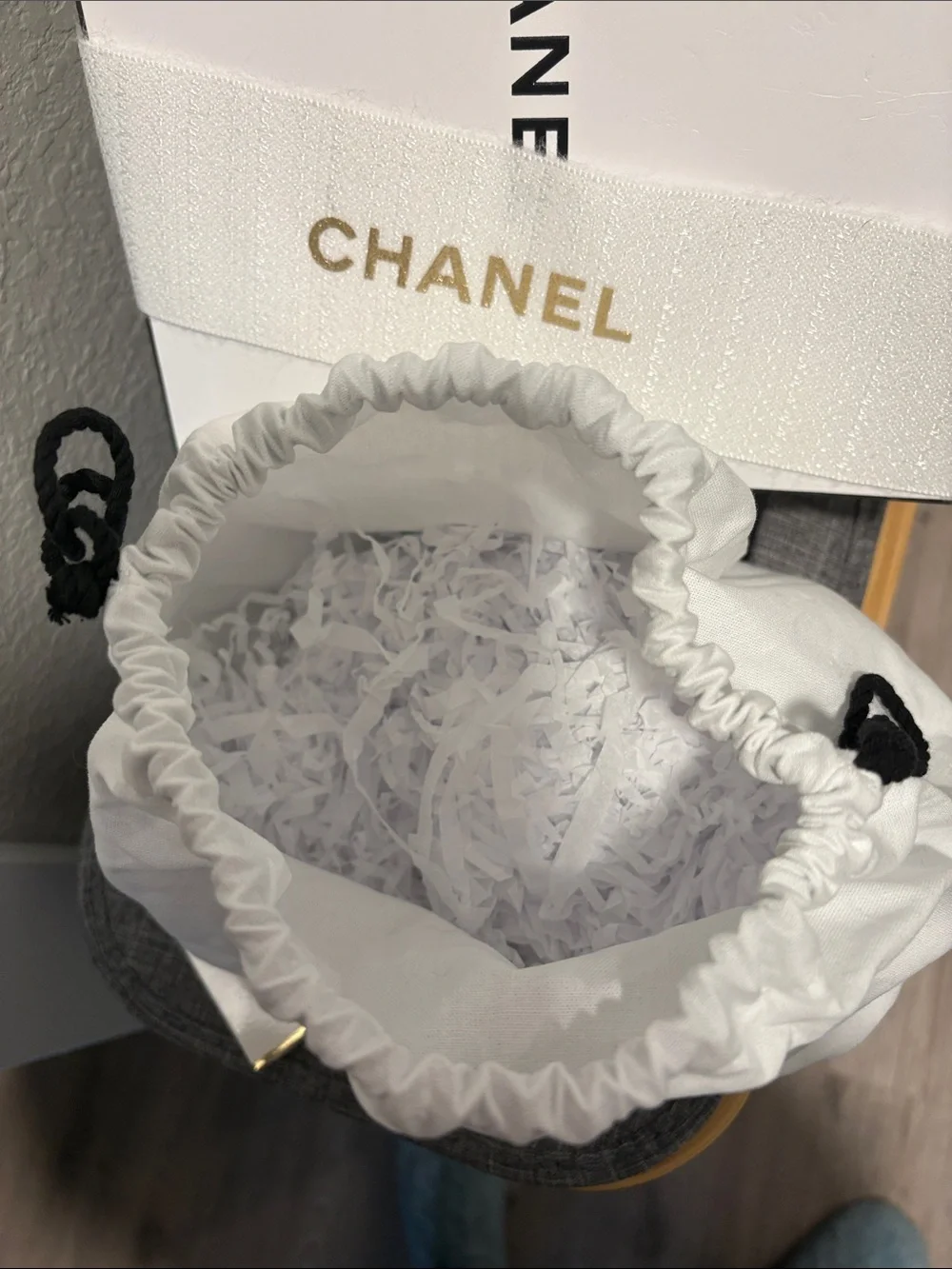 CHANEL White Box w Black Logo &Gold-Stamped Ribbon &drawstring dust bag